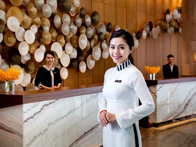 Lễ Tân Khách Sạn Thi Khối Gì, Học Ngành Nào?