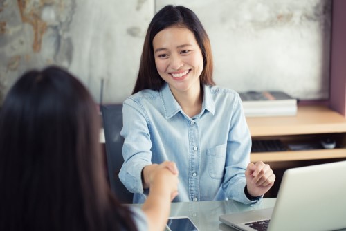 Lễ tân là gì? Làm lễ tân là làm gì và cần kỹ năng gì?