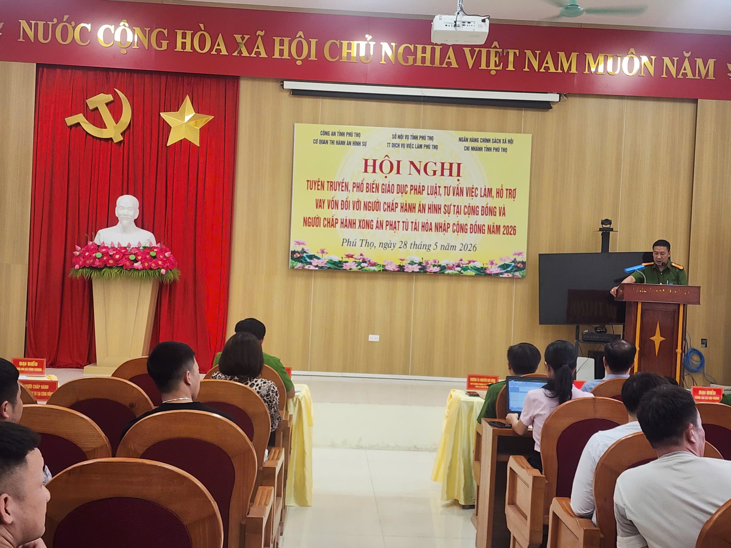 Tư vấn việc làm, Hỗ trợ vay vốn cho người chấp hành xong án phạt tù  tái hòa nhập cộng đồng