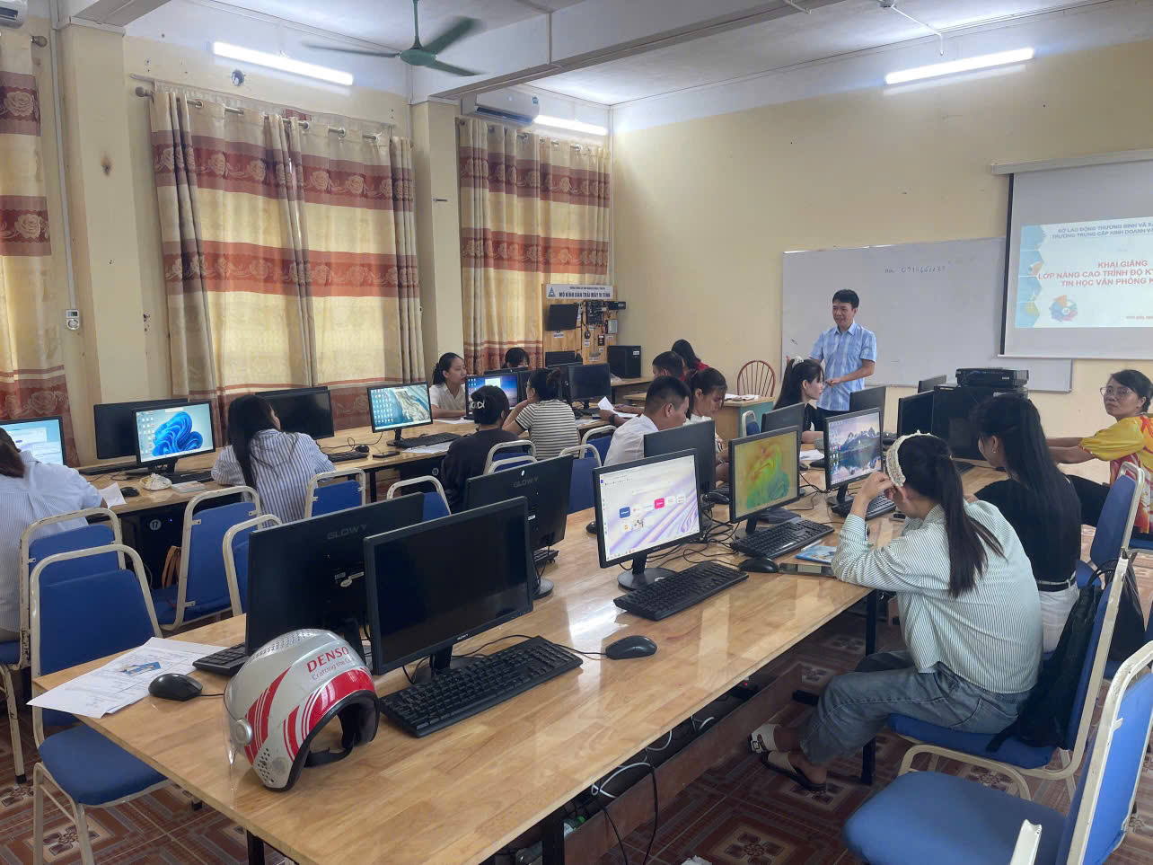 TRUNG TÂM DỊCH VỤ VIỆC LÀM PHÚ THỌ PHỐI HỢP KHAI GIẢNG KHÓA 13 - ĐÀO TẠO KỸ NĂNG TIN HỌC VĂN PHÒNG CHO NGƯỜI LAO ĐỘNG HƯỞNG BẢO HIỂM THẤT NGHIỆP
